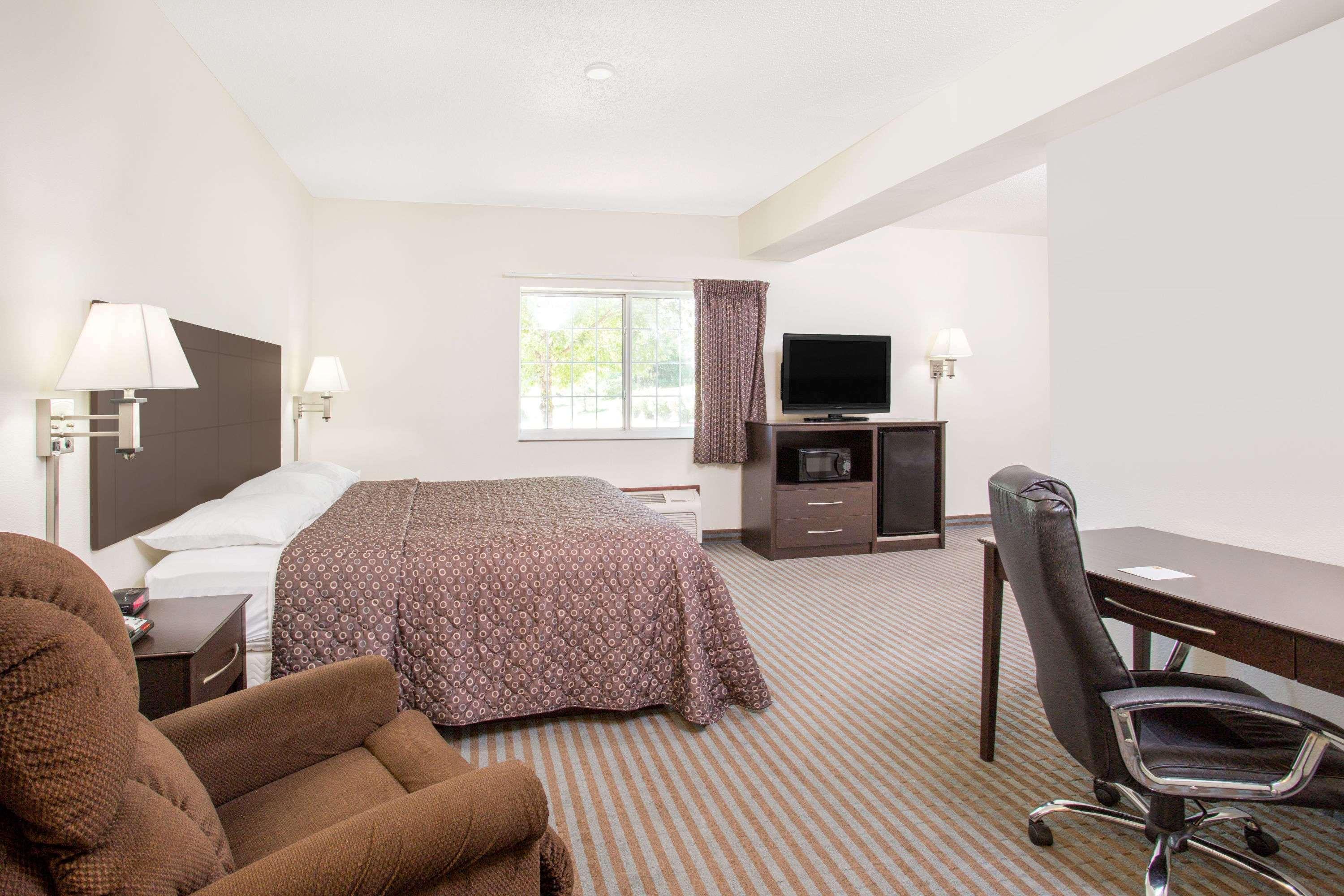 Super 8 By Wyndham Cedar Falls Bagian luar foto