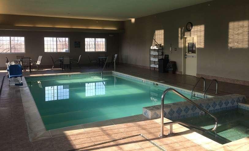 Super 8 By Wyndham Cedar Falls Bagian luar foto