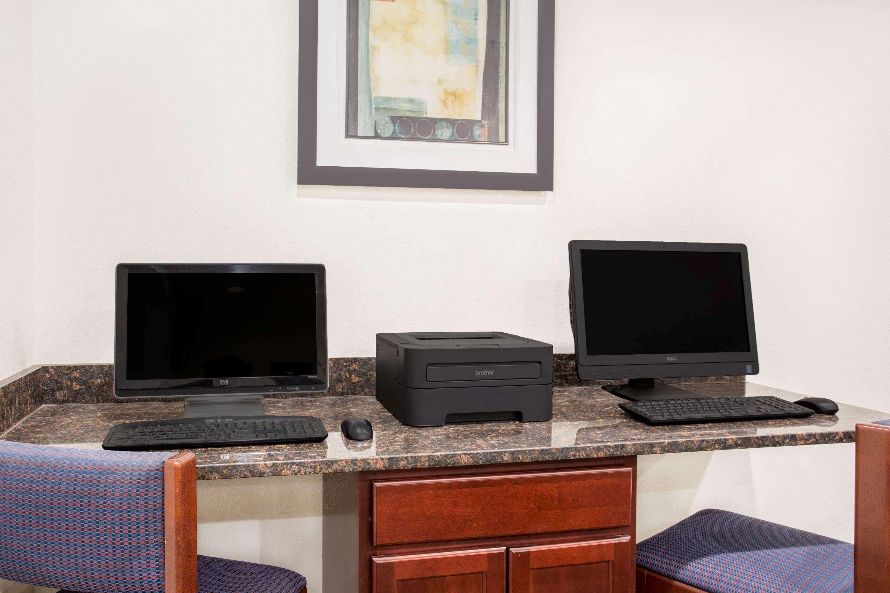 Super 8 By Wyndham Cedar Falls Bagian luar foto
